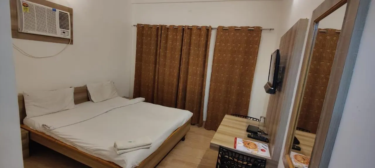 Hotel Varanasi Palace 0*,